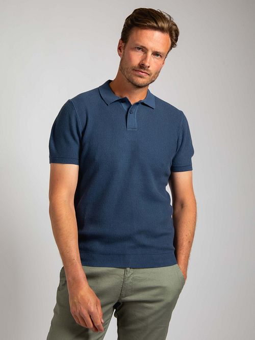 Suitable Respect Polo Structure Knit Niebieski Model / Voorkant z Stefan