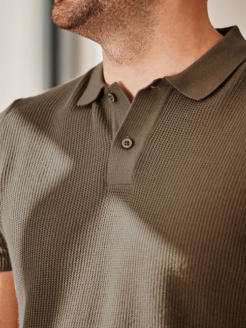 Suitable Respect Polo Structure Knit Olijfgroen Model / Detail