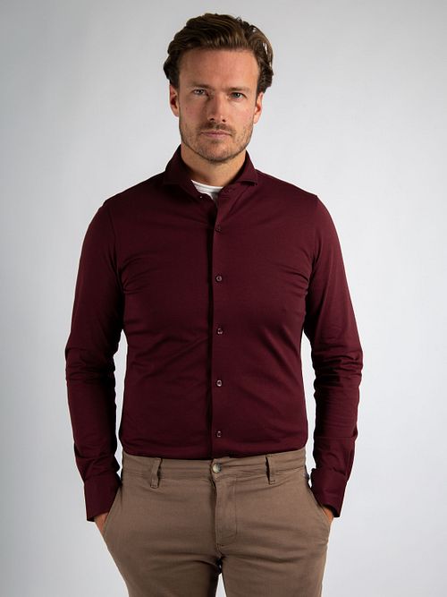 Suitable Sorona Shirt Wine Red Model / Voorkant with Stefan