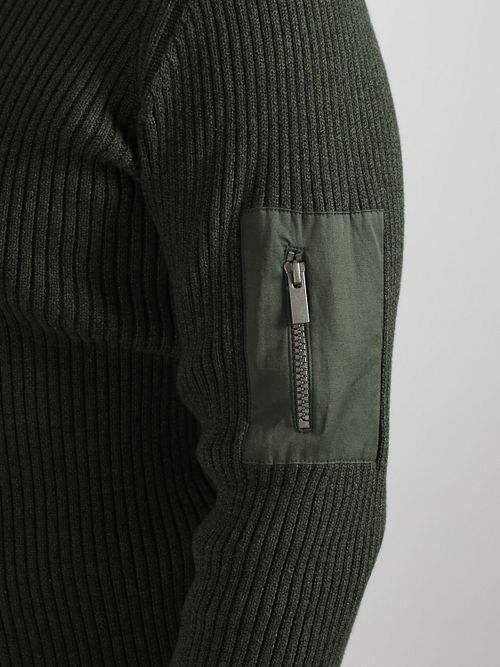 Suitable Sweter Mou ciemnozielony Model / Detail