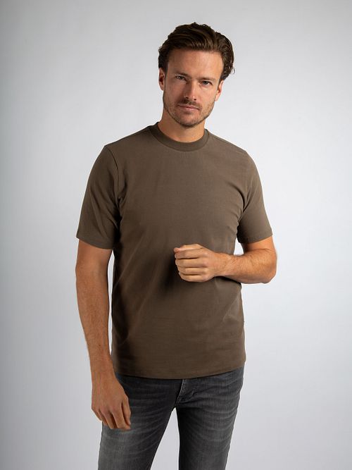 Suitable Respect T-skjorte Hi Taupe Model / Voorkant med Stefan