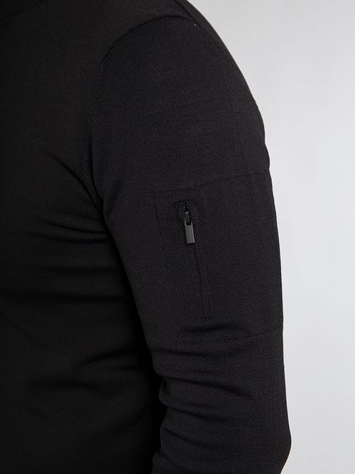 Suitable Trui Cooldry Knit Turtleneck Zwart Model / Detail