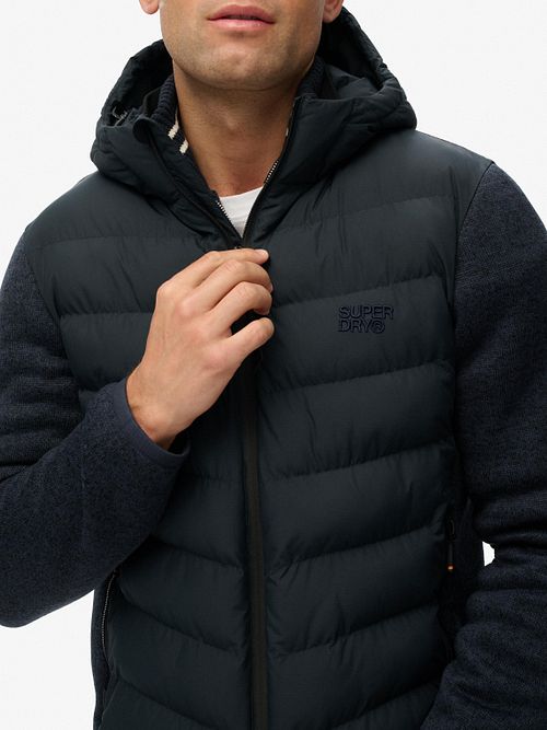 Superdry Hooded Storm Jacke Navy Model / Voorkant
