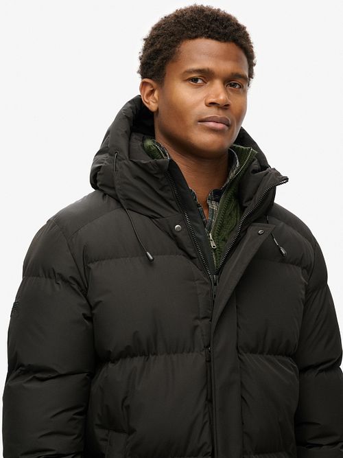Superdry Lange Pufferjacke Hooded Schwarz Model / Voorkant