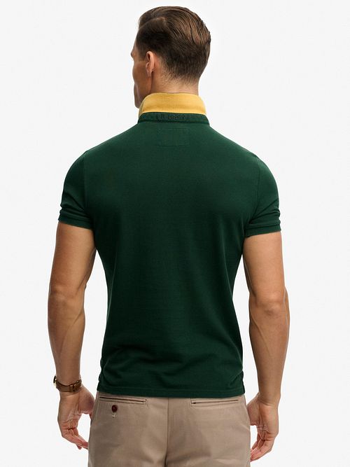 Superdry Polo Piqué Monogram Donkergroen Model / Achterkant