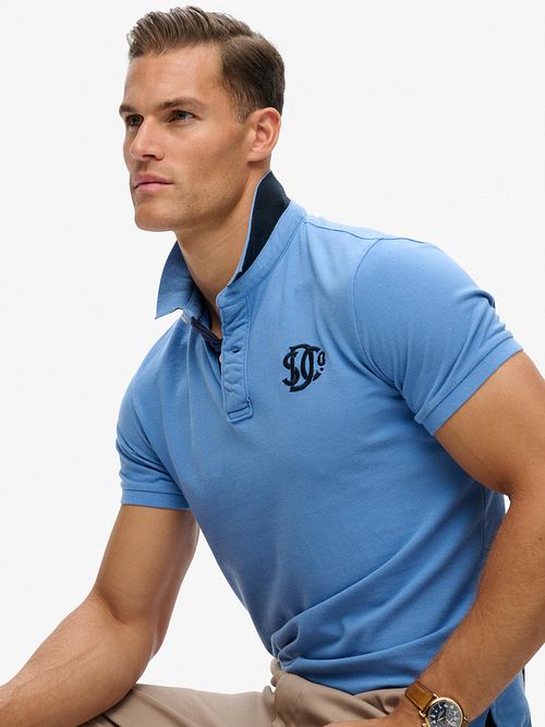 Superdry Polo Piqué Monogram Bleu Model / Zijkant