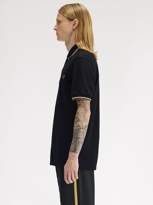 Fred Perry Polo Twin Tipped M3600 Svart P69 Model / Zijkant