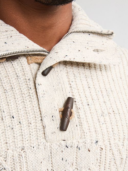 Sweter Petrol Hamilton ecru Model / Detail