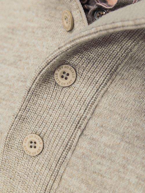 Sweter State of Art z kołnierzem mockneck w kolorze beżowym Model / Detail