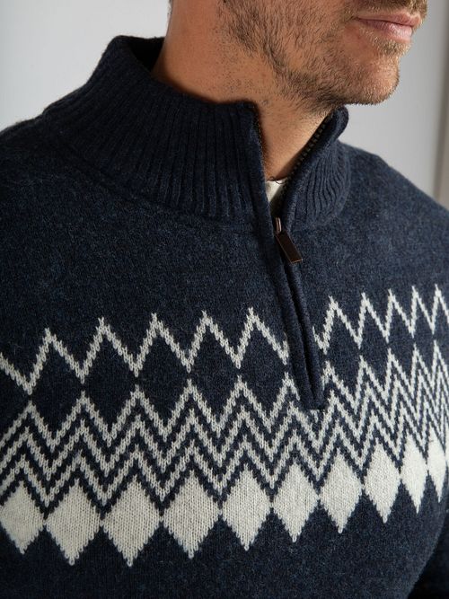 Sweter Suitable Avery Nordic z zamkiem half zip, z mieszanki wełny, w kolorze granato Model / Detail