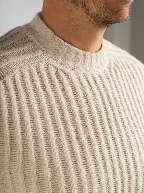 Sweter Suitable Boiled Wool ecru Model / Detail