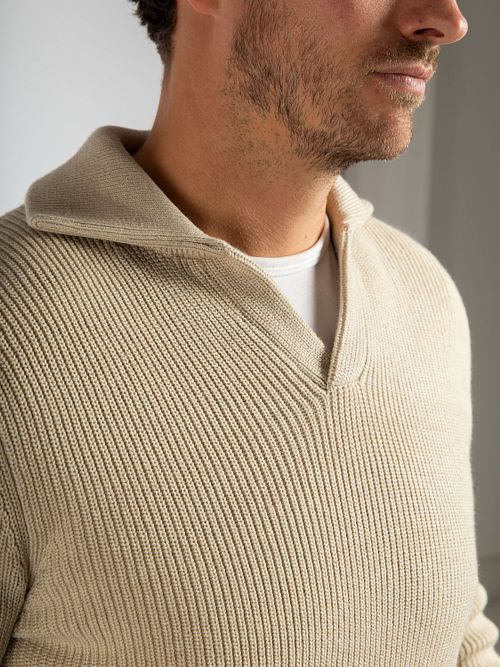 Sweter Suitable Riva Knit w kolorze ecru Model / Detail