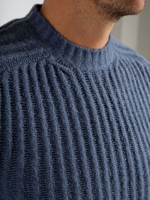 Sweter Suitable z gotowanej wełny w kolorze niebieskim Model / Sfeerbeeld