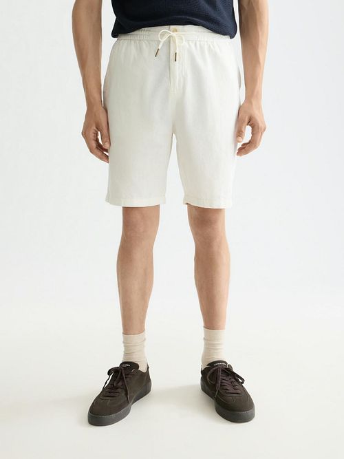 Szorty Scotch and Soda Fave z bawełny i lnu w kolorze ecru Model / Voorkant