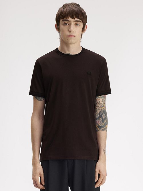 T-shirt Fred Perry Twin Tipped w kolorze brązowym 86C Model / Voorkant