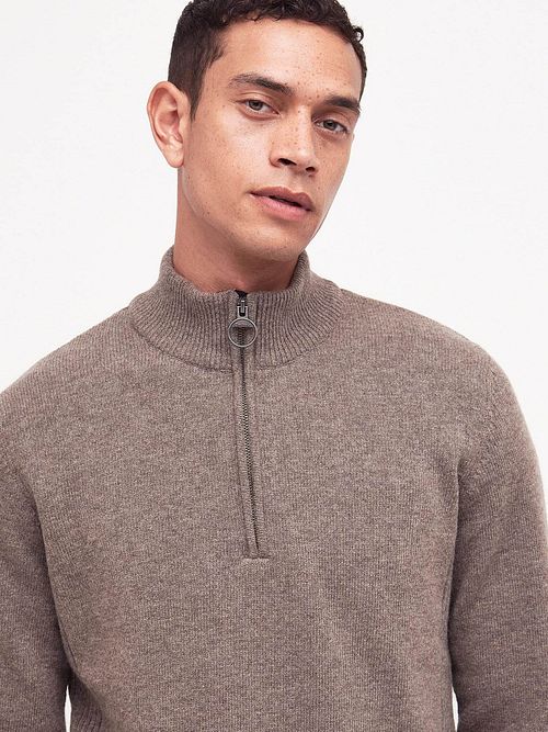 Maglione in lana Barbour Half Zip color taupe Model / Detail