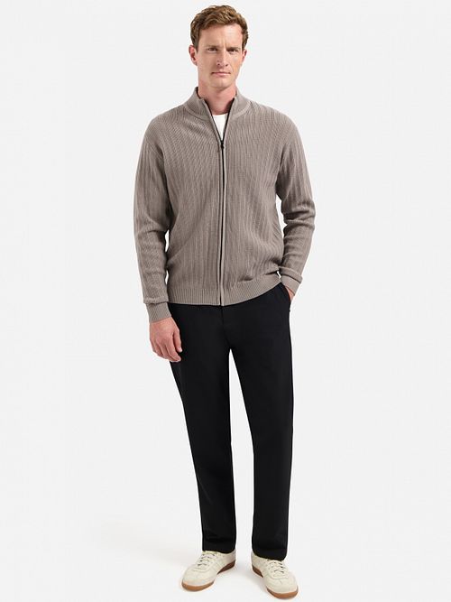 No Excess Väst Stickad Struktur Lera. Model / Voorkant