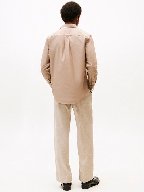 Tommy Hilfiger Oxford Overhemd Camel Model / Achterkant