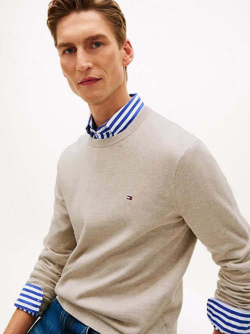 Tommy Hilfiger Pull Greige Essential Model / Voorkant