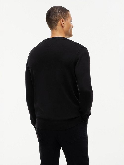 Sweter Tommy Hilfiger Essential czarny Model / Achterkant