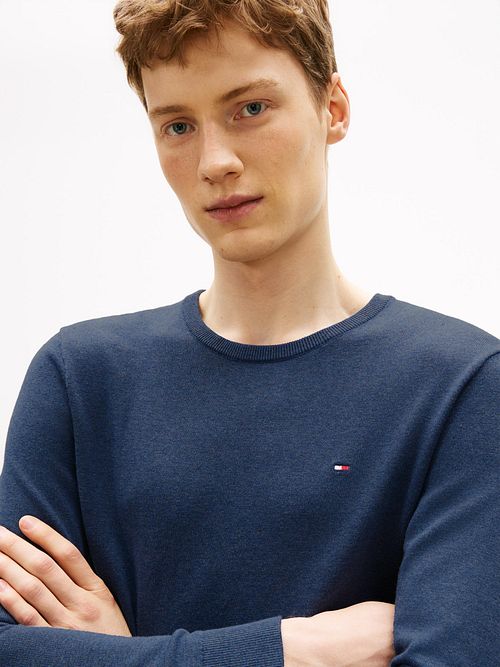 Sweter Tommy Hilfiger Essential z okrągłym dekoltem w kolorze granatowym Model / Detail