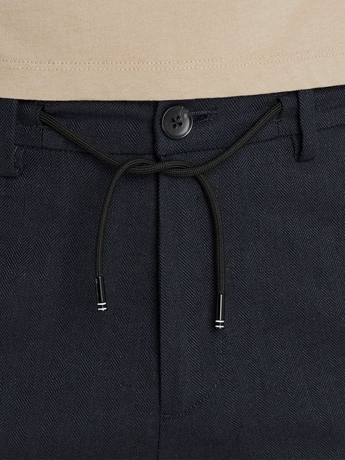 Vanguard V11 Shorts i Hør- og Bomuldsblanding med Herringbone Mønster i Marineblå Model / Detail