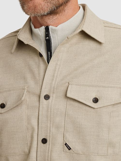 Overshirt Vanguard greige Model / Detail