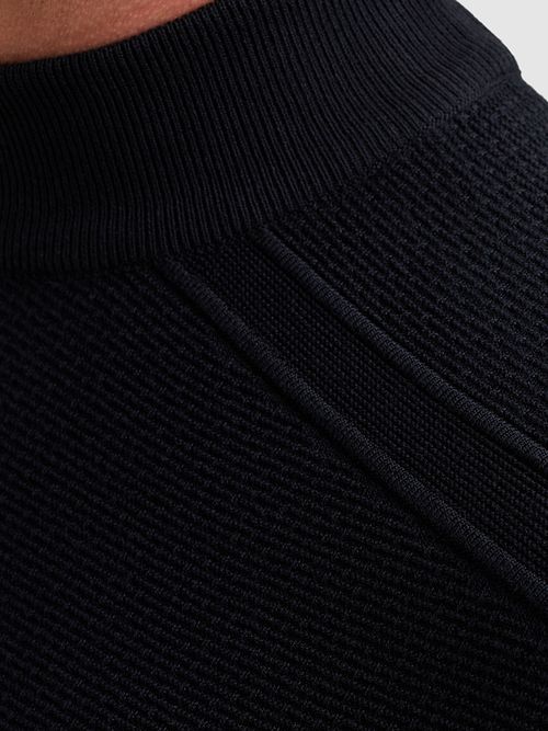 Vanguard Pull Knitted Bleu Model / Detail