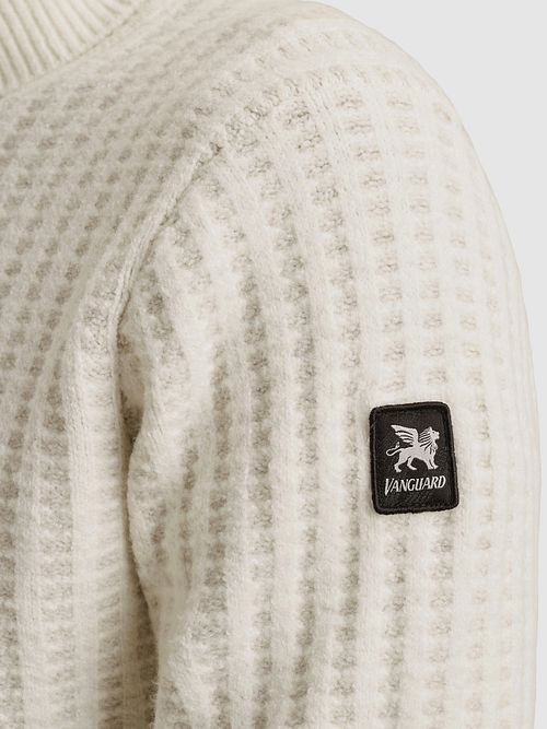 Vanguard Turtleneck Struktur Off White Model / Detail