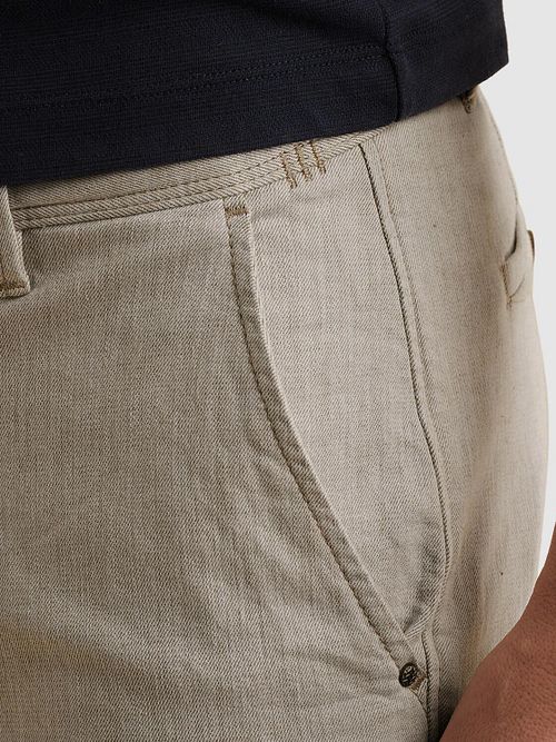 Vanguard V9 Chinos Cortos Crudo Model / Detail