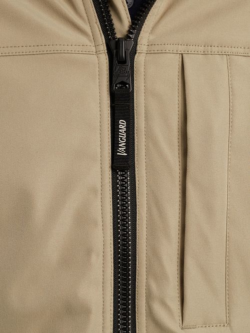 Vanguard Veste Trackchase Beige Model / Detail