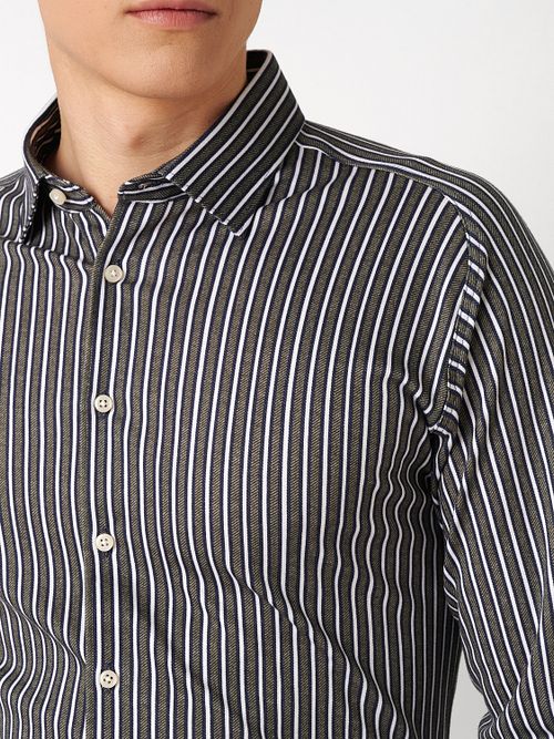 Camisa Desoto Multi Stripe verde Model / Detail