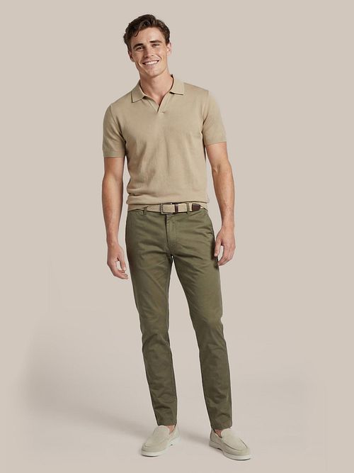 Suitable chino Plato verde oliva Model / Voorkant