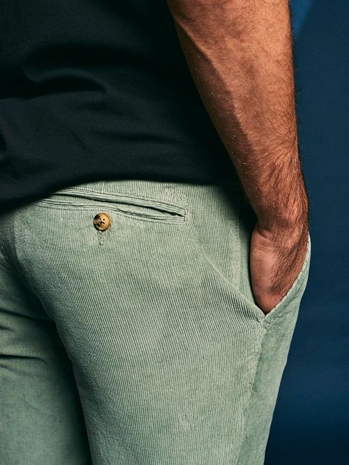 McGregor Chino in velluto a coste verde chiaro Model / Achterkant
