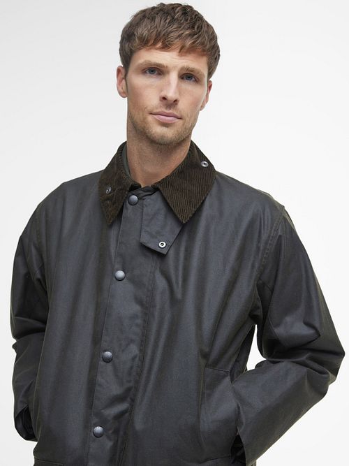 Giacca cerata Barbour Northumbria verde Model / Detail