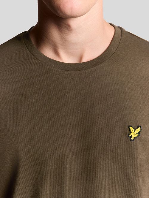 Lyle and Scott T-Shirt Olive Model / Detail