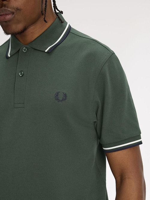 Fred Perry Polo Twin Tipped M3600 Vert Foncé 53A Model / Detail