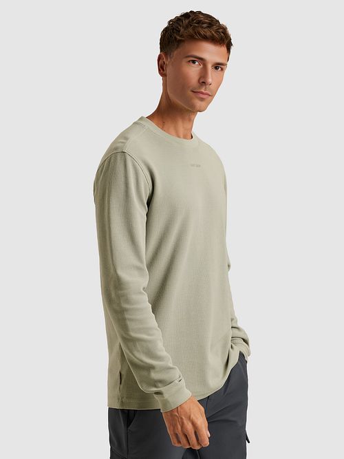 T-shirt Cast Iron Longsleeve Waffle Vert Clair Model / Zijkant