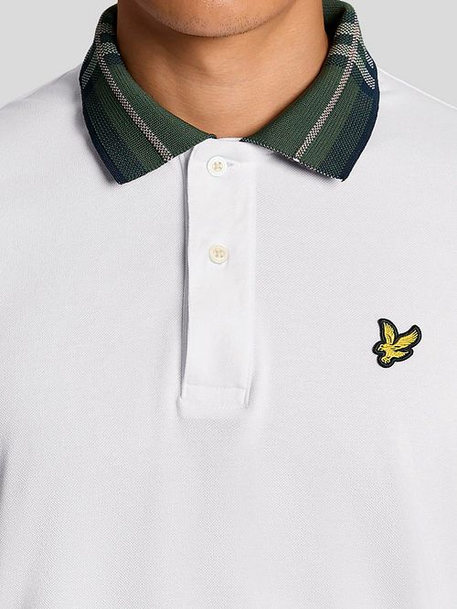 Lyle & Scott Poloshirt mit Tartan-Kragen Weiß Model / Detail