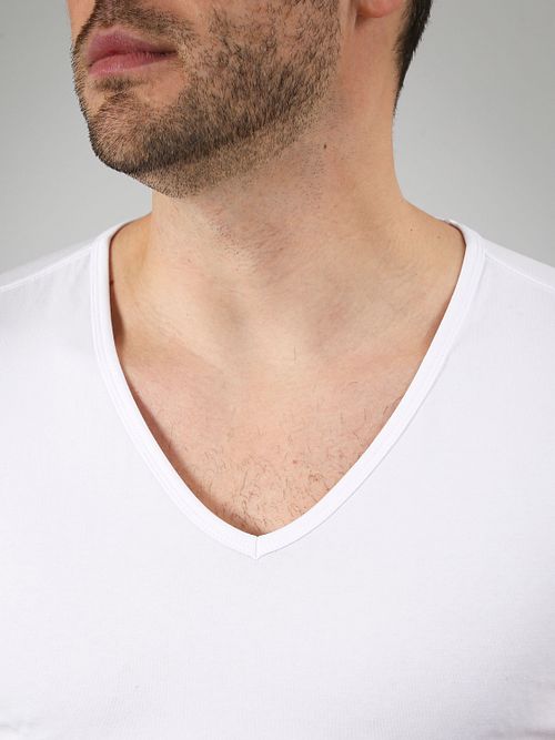 Suitable Vitaru T-Shirt Deep V-Neck White 2-Pack Model / Detail