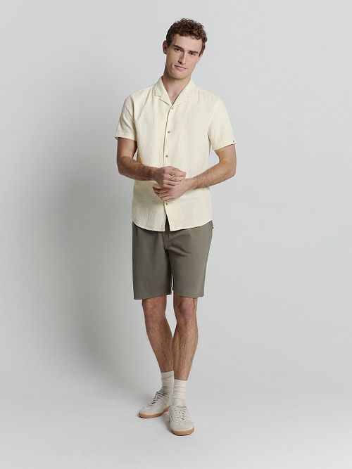 No Excess Short Sleeve Hemd Struktur Ecru Model / Voorkant