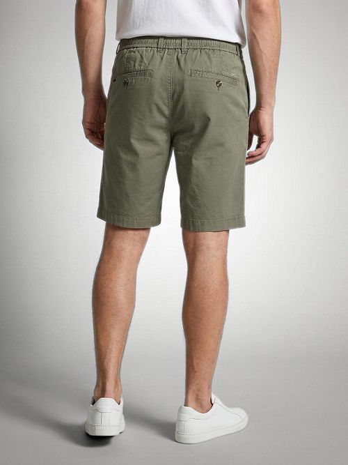 Szorty McGregor Poplin GMD w kolorze oliwkowym Model / Achterkant