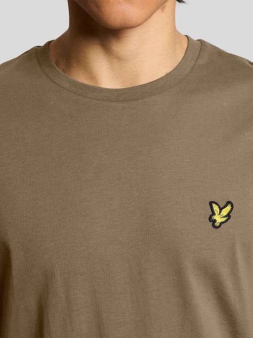 T-shirt Lyle and Scott w kolorze zielonym Model / Detail