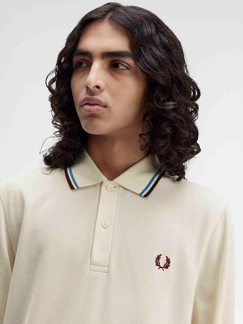 Koszulka polo Fred Perry z długim rękawem Z46, złamana biel Model / Detail