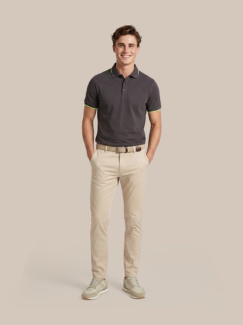 Suitable Fluo B Polo Antracit Model / Voorkant