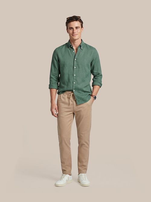 Steppin' Out chino Chicago in lino beige Model / Voorkant