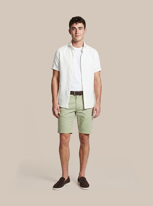 Suitable Berry Shorts Zielone Model / Voorkant