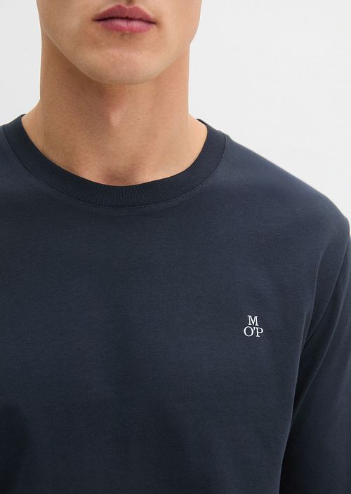 T-Shirt de manga larga Marc O'Polo en azul marino Model / Detail