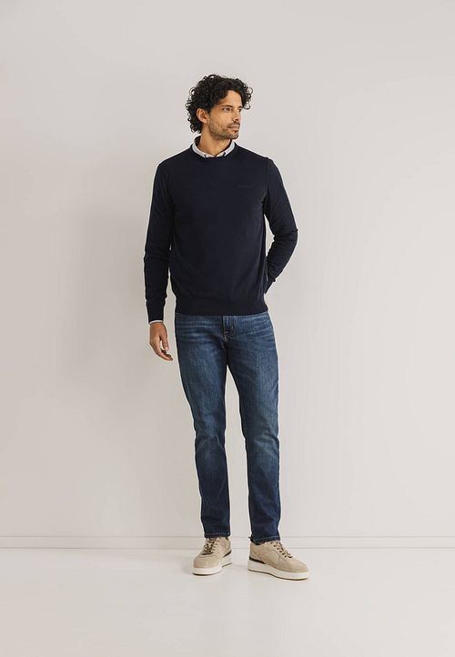 State Of Art Trui Navy Model / Voorkant