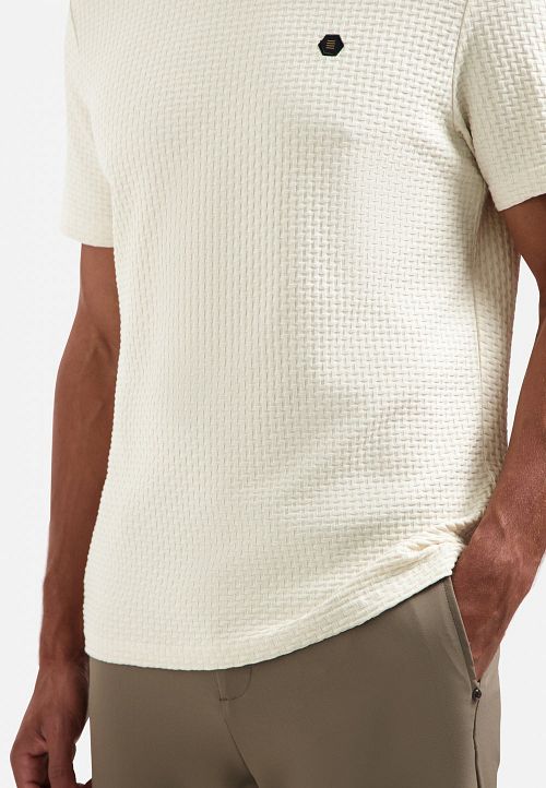 T-Shirt Jacquard No-Excess en color ecru Model / Detail